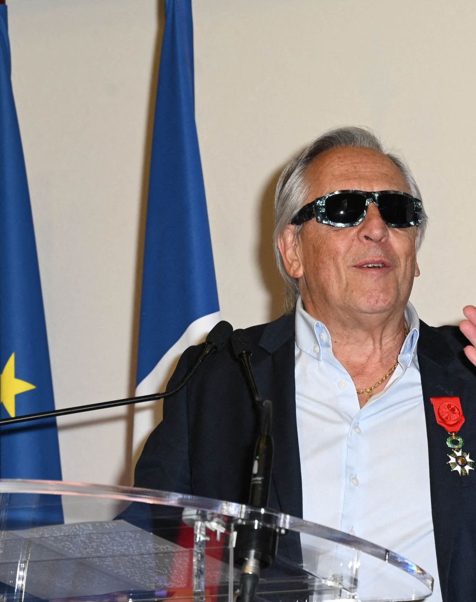 Semi-Exclusif - Gilbert Montagné et Sophie Cluzel - Cérémonie de remise des Insignes d'Officier de la Légion d'honneur à Gilbert Montagné au Ministère des Solidarités et de la Santé à Paris. Le 22 septembre 2021 © Coadic Guirec / Bestimage