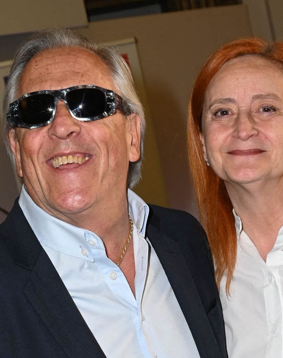 Gilbert Montagné et sa femme Nikole - Cérémonie de remise des Insignes d'Officier de la Légion d'honneur à Gilbert Montagné au Ministère des Solidarités et de la Santé à Paris. Le 22 septembre 2021 © Coadic Guirec / Bestimage