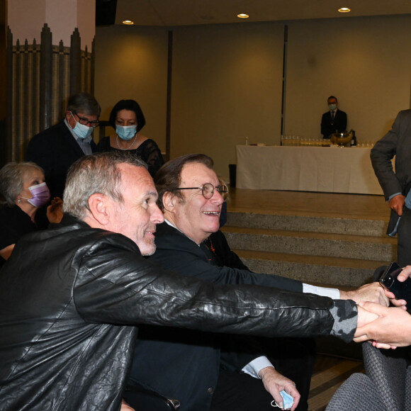 Laurent Baffie, Daniel Russo et Gilbert Montagné - Cérémonie de remise des Insignes d'Officier de la Légion d'honneur à Gilbert Montagné au Ministère des Solidarités et de la Santé à Paris. Le 22 septembre 2021 © Coadic Guirec / Bestimage