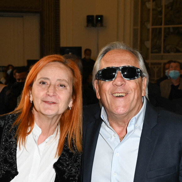 Gilbert Montagné et sa femme Nikole - Cérémonie de remise des Insignes d'Officier de la Légion d'honneur à Gilbert Montagné au Ministère des Solidarités et de la Santé à Paris. Le 22 septembre 2021 © Coadic Guirec / Bestimage