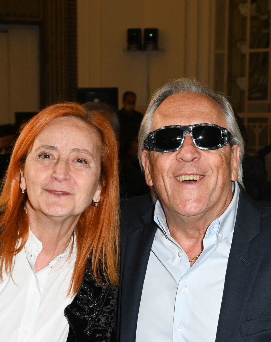 Gilbert Montagné et sa femme Nikole - Cérémonie de remise des Insignes d'Officier de la Légion d'honneur à Gilbert Montagné au Ministère des Solidarités et de la Santé à Paris. Le 22 septembre 2021 © Coadic Guirec / Bestimage