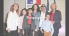 Gilbert Montagné avec Nikole et leurs petits enfants pour une soirée très spéciale