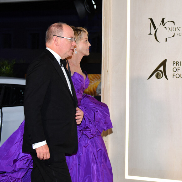 Le prince Albert II de Monaco et Sharon Stone - Soirée du 5ème " Monte-Carlo Gala for Planetary Health " au Palais de Monaco, le 23 septembre 2021. © Bruno Bebert / Bestimage