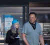 Exclusif - Elon Musk à la sortie de l'Aéroport de Teterboro, New Jersey le 3 mai 2021. Sa compagne Grimes (Claire Boucher) est aussi du voyage.
