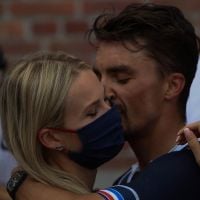 Julian Alaphilippe et Marion Rousse : Bisous et fiesta pour célébrer le nouvel exploit !