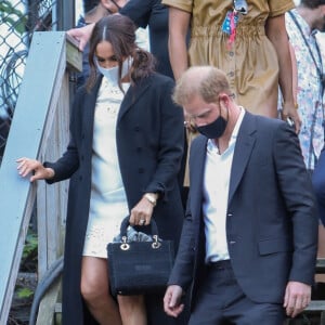 Le prince Harry, duc de Sussex et Meghan Markle quittent le "Global Citizen Live Festival" à Central Park à New York, le 25 septembre 2021.  New York, NY - Meghan Markle shows her legs in a mini dress as she seen leaving the Global Citizen event with Prince Harry held at Central Park in New York, NY on September 25th 2021. 