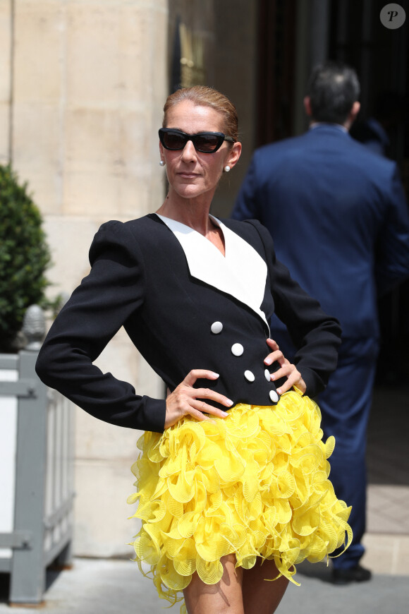 Céline Dion à la sortie de l'hôtel Crillon à Paris, le 30 juin 2019. 