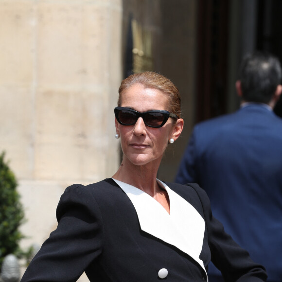 Céline Dion à la sortie de l'hôtel Crillon à Paris, le 30 juin 2019. 