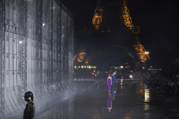 Défilé de la maison Saint Laurent, collection Printemps-Eté 2022, lors de la fashion week à Paris le 28 septembre 2021.