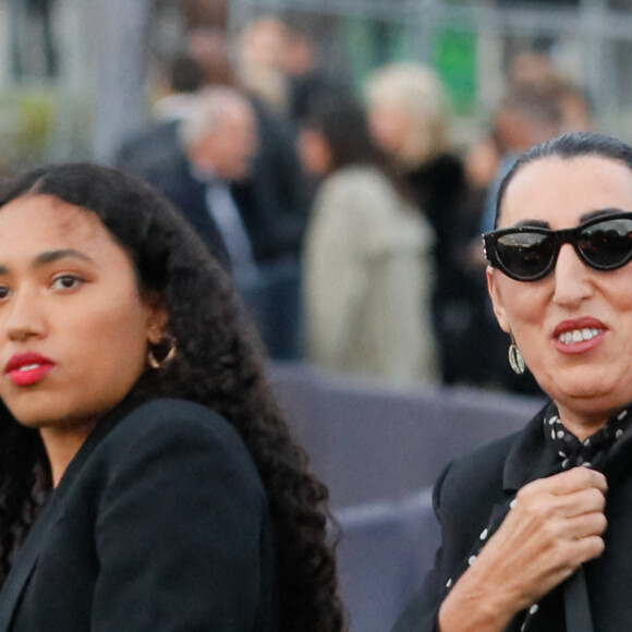 Rossy de Palma et sa fille Luna Mary - Arrivée des people au défilé Saint Laurent collection Printemps-Eté 2022 lors de la fashion week à Paris, le 28 septembre 2021. © Veeren Ramsamy-Christophe Clovis/Bestimage