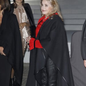 Catherine Deneuve - People au défilé Saint Laurent collection Printemps-Eté 2022 lors de la fashion week à Paris le 28 septembre 2021. © Christophe Aubert via Bestimage