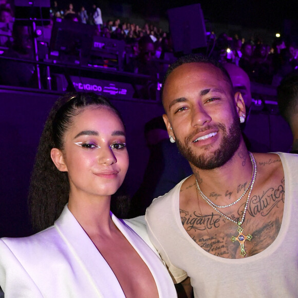 Léna Situations (Léna Mahfouf) et Neymar Jr au défilé de mode Femmes prêt-à-porter printemps-été 2022 "Balmain" à la Seine Musicale à Paris. Le 29 septembre 2021 © Veeren Ramsamy-Christophe Clovis / Bestimage