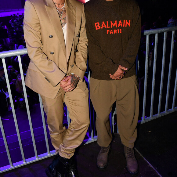 Les joueurs du PSG, Rafinha, Neymar Jr, Marco Verratti et Achraf Hakimi au défilé de mode Femmes prêt-à-porter printemps-été 2022 "Balmain" à la Seine Musicale à Paris. Le 29 septembre 2021 © Veeren Ramsamy-Christophe Clovis / Bestimage