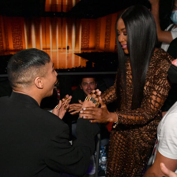 Olivier Rousteing et Naomi Campbell dans les coulisses du défilé de mode Femmes prêt-à-porter printemps-été 2022 "Balmain" à la Seine Musicale à Paris. Le 29 septembre 2021 © Veeren Ramsamy-Christophe Clovis / Bestimage