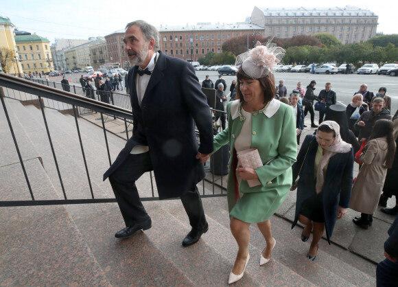 Les invités lors du mariage du Grand Duc George Mikhailovich de Russie et de Rebecca Victoria Bettarini d'Italie en la cathédrale St-Isaac à Saint-Petersbourg, le 1er octobre 2021.