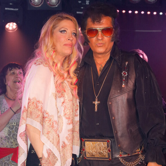 Exclusif - Loana (Loana Petrucciani), Eric Prayer (sosie d'Elvis Presley) - Concert de Eryl Prayer (sosie d'Elvis Presley) lors de la tournée "Elvis Tour intimiste" avec la participation de Loana au bateau théâtre "Le Nez Rouge" à Paris. © Christophe Clovis / Bestimage