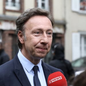 Stéphane Bern lors d'une rencontre avec les habitants de Illiers-Combray en Eure-et-Loir après la visite du Musée Marcel Proust - Maison de Tante Léonie le 15 septembre 2021. © Stéphane Lemouton / Bestimage