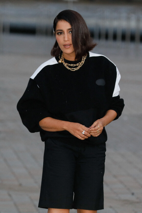 Leïla Bekhti arrive au défilé de mode Louis Vuitton lors de la Fashion Week printemps/été 2022 au Musée du Louvre. Paris, France, le 5 octobre 2021. © Veeren Ramsamy-Christophe Clovis/Bestimage