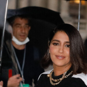 Leïla Bekhti arrive au défilé de mode Louis Vuitton lors de la Fashion Week printemps/été 2022 au Musée du Louvre. Paris, France, le 5 octobre 2021. © Veeren Ramsamy-Christophe Clovis/Bestimage