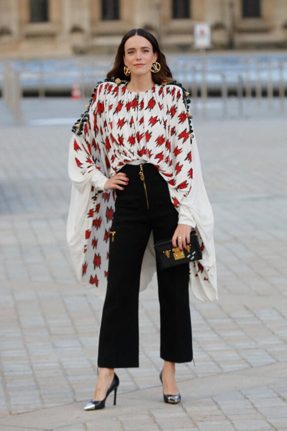 Stacy Martin arrive au défilé de mode Louis Vuitton lors de la Fashion Week printemps/été 2022 au Musée du Louvre. Paris, France, le 5 octobre 2021. © Veeren Ramsamy-Christophe Clovis/Bestimage