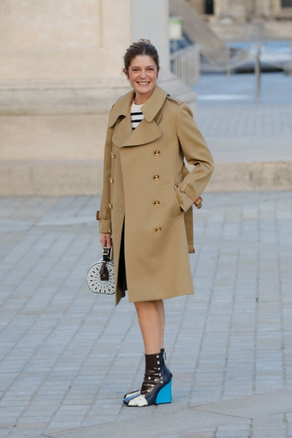 Chiara Mastroianni arrive au défilé de mode Louis Vuitton lors de la Fashion Week printemps/été 2022 au Musée du Louvre. Paris, France, le 5 octobre 2021. © Veeren Ramsamy-Christophe Clovis/Bestimage