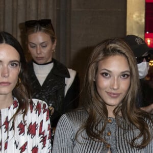 Stacy Martin, Eileen Gu et Venus Williams assistent au défilé de mode Louis Vuitton lors de la Fashion Week printemps/été 2022 au Musée du Louvre. Paris, France, le 5 octobre 2021.
