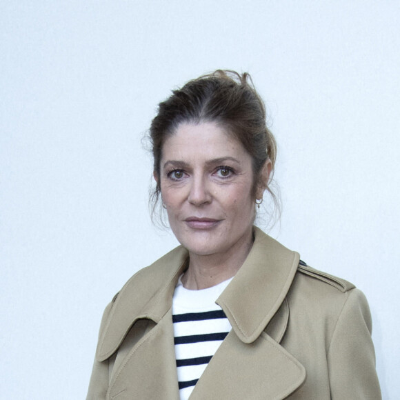 Chiara Mastroianni arrive au défilé de mode Louis Vuitton lors de la Fashion Week printemps/été 2022 au Musée du Louvre. Paris, France, le 5 octobre 2021.