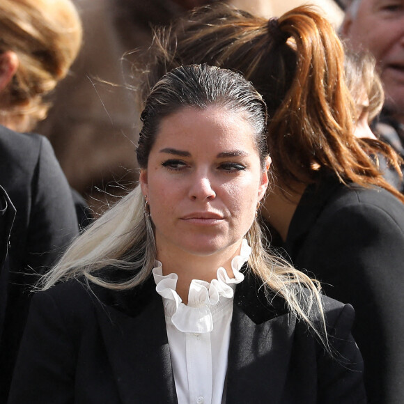 Sophie Tapie - Sorties de la messe funéraire en hommage à Bernard Tapie en l'église Saint-Germain-des-Prés à Paris. Le 6 octobre 2021 © Jacovides-Moreau / Bestimage