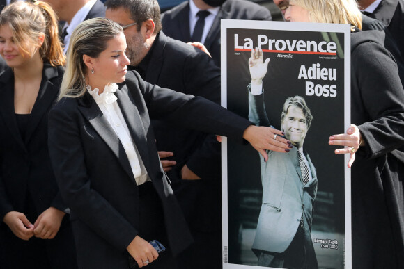 Sophie Tapie - Sorties de la messe funéraire en hommage à Bernard Tapie en l'église Saint-Germain-des-Prés à Paris. Le 6 octobre 2021 © Jacovides-Moreau / Bestimage