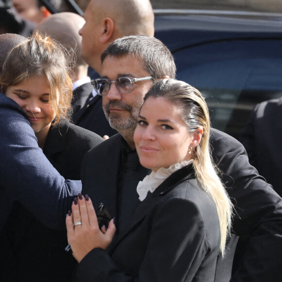 Basile Boli, Stéphane Tapie et Sophie Tapie - Sorties de la messe funéraire en hommage à Bernard Tapie en l'église Saint-Germain-des-Prés à Paris. Le 6 octobre 2021 © Jacovides-Moreau / Bestimage