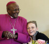 La princesse Charlene de Monaco à Cape Town avec l'archevêque Desmond Tutu, en Afrique du Sud, en 2011.