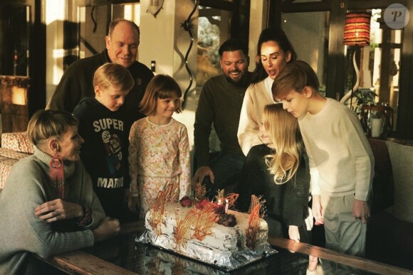 La princesse Charlene de Monaco avec la famille de son frère, son mari le prince Albert et leurs enfants Jacques et Gabriella, en Afrique du Sud, sur Instagram le 4 juin 2021.
