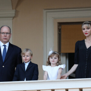 Le prince Albert II de Monaco, le prince Jacques, la princesse Gabriella, la princesse Charlène - La famille princière de Monaco assiste au feu de la Saint Jean dans la cours du palais princier à Monaco le 23 juin 2020. © Jean-Charles Vinaj / Pool Monaco / Bestimage