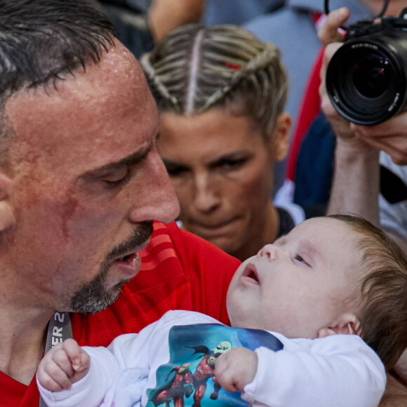 Franck Ribery et sa fille Keltoum et sa femme Wahiba - Franck Ribéry célèbre le titre de champion d'allemagne et son dernier match sous les couleurs du Bayern de Munich le 18 Mai 2019.