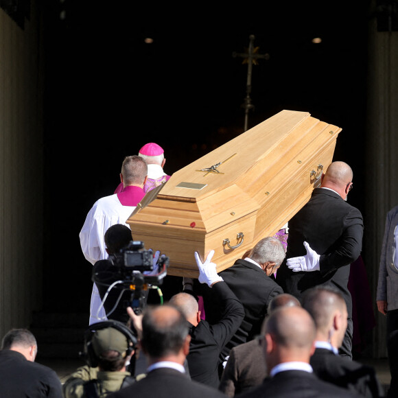 Arrivées aux obsèques de Bernard Tapie en la cathédrale de la Major à Marseille le 8 octobre 2021. © Jacovides / Santini / Bestimage