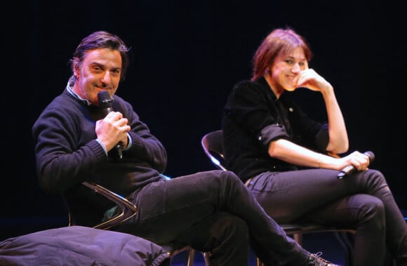 Conversation avec Charlotte Gainsbourg et son compagnon Yvan Attal après la première du film "My dog stupid" lors de la soirée d'ouverture de "The French Cinema Week" à New York, le 12 novembre 2019.