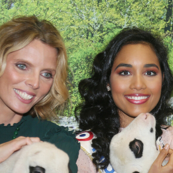 Sylvie Tellier et Clémence Botino, Miss France 2020, en visite au Salon de l'agriculture à Paris. Le 26 février 2020 © Panoramic / Bestimage