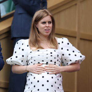 La princesse Beatrice d'York (enceinte) et son mari Edoardo Mapelli Mozzi au tournoi de Wimbledon au All England Lawn Tennis and Croquet Club à Londres, Royaume Uni, le 8 juillet 2021.