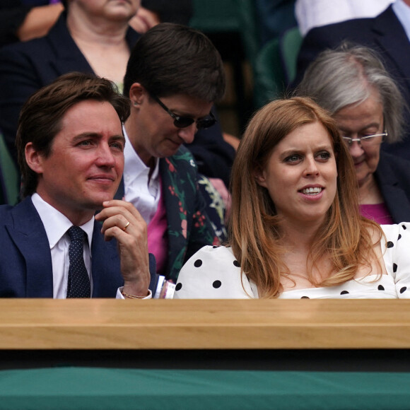 La princesse Beatrice d'York (enceinte) et son mari Edoardo Mapelli Mozzi au tournoi de Wimbledon au All England Lawn Tennis and Croquet Club à Londres.