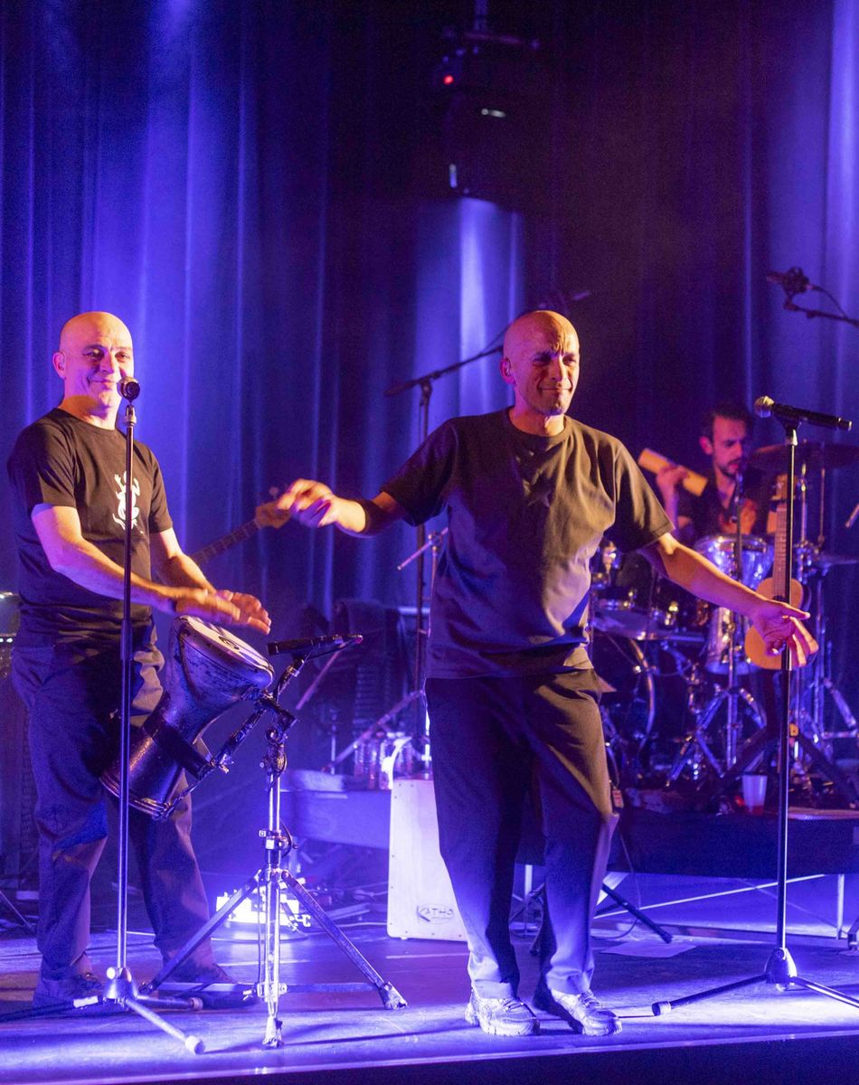 Exclusif - Mouss et Hakim , les deux frères de Zebda sortent un album avec des textes inédits de Claude Nougaro dans le cadre du projet "Les darons de la Garonne". Rendez-vous et concert aux Trois Baudets à Paris le 7 octobre 2021 © Pierre Perusseau / Bestimage