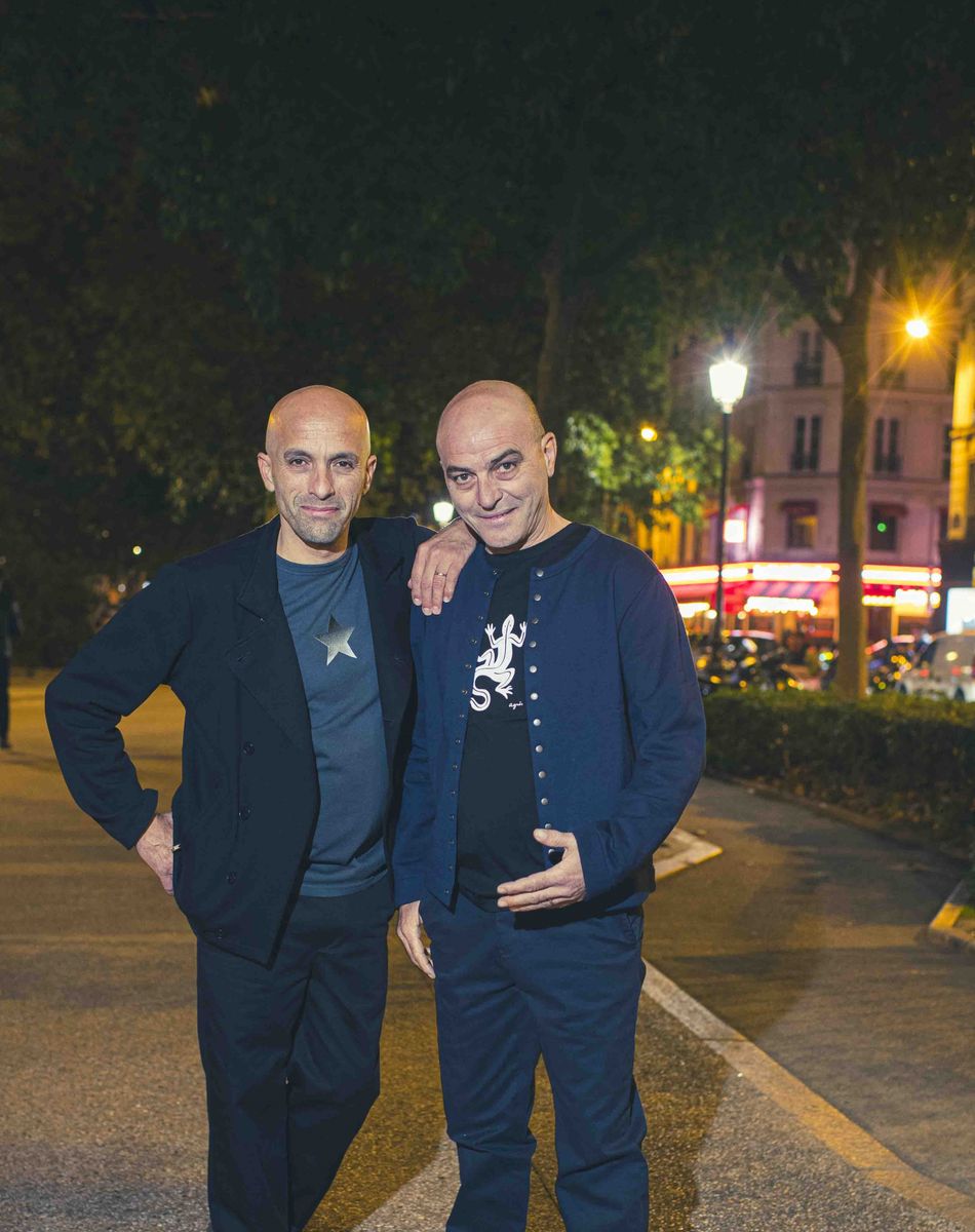 Exclusif - Mouss et Hakim , les deux frères de Zebda sortent un album avec des textes inédits de Claude Nougaro dans le cadre du projet "Les darons de la Garonne". Rendez-vous et concert aux Trois Baudets à Paris le 7 octobre 2021. C'est dans l'intimité de leur studio, aux Minimes, le quartier où ils ont grandi dès l'âge de 7 ans, que Mustapha et Hakim Amokrane ont peaufiné leur nouvel album, "Darons de la Garonne". Leur dernier opus remontait à 2005. Les deux frères issus de Zebda sortiront ce nouveau projet, basé sur des textes inédits de Claude Nougaro, en octobre. © Pierre Perusseau / Bestimage