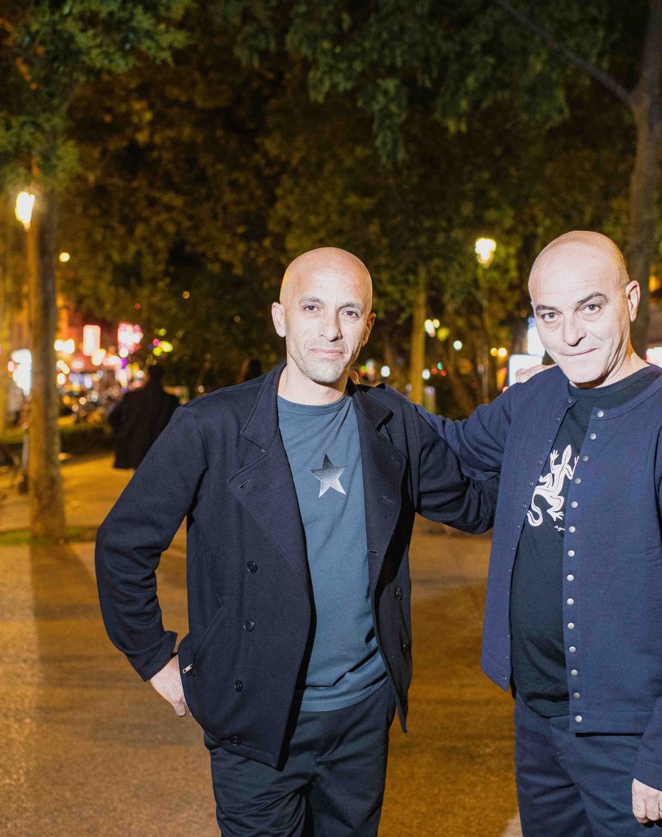 Exclusif - Mouss et Hakim , les deux frères de Zebda sortent un album avec des textes inédits de Claude Nougaro dans le cadre du projet "Les darons de la Garonne". Rendez-vous et concert aux Trois Baudets à Paris le 7 octobre 2021. C'est dans l'intimité de leur studio, aux Minimes, le quartier où ils ont grandi dès l'âge de 7 ans, que Mustapha et Hakim Amokrane ont peaufiné leur nouvel album, "Darons de la Garonne". Leur dernier opus remontait à 2005. Les deux frères issus de Zebda sortiront ce nouveau projet, basé sur des textes inédits de Claude Nougaro, en octobre. © Pierre Perusseau / Bestimage