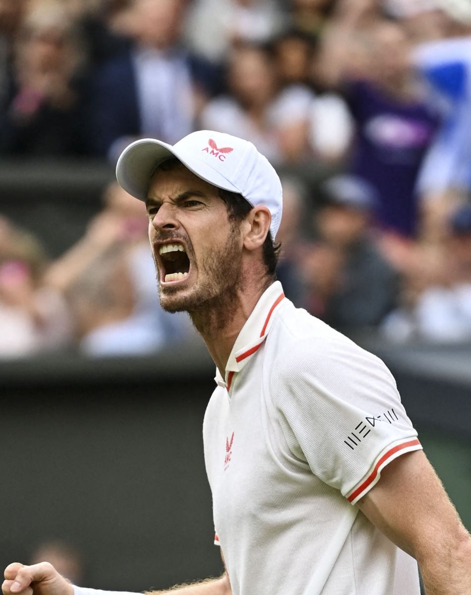 Andy Murray remporte le match contre le Géorgien Nikoloz Basilashvii à Wimbledon.