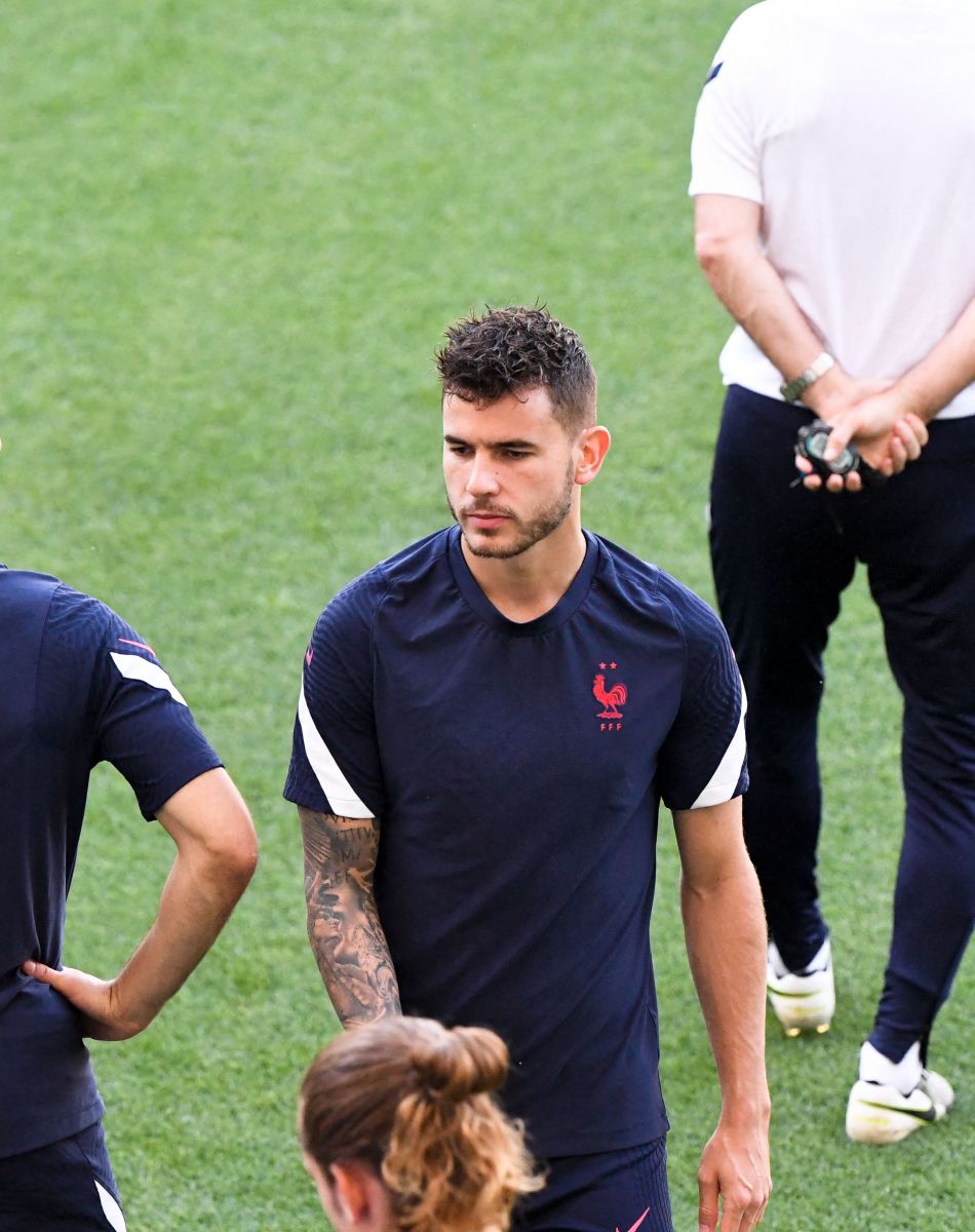 Lucas Hernandez - Les joueurs de l'équipe de France de football s'entrainent à Budapest pour l'Euro 2020 le 22 juin 2021. © Anthony Bibard / FEP / Panoramic / Bestimage
