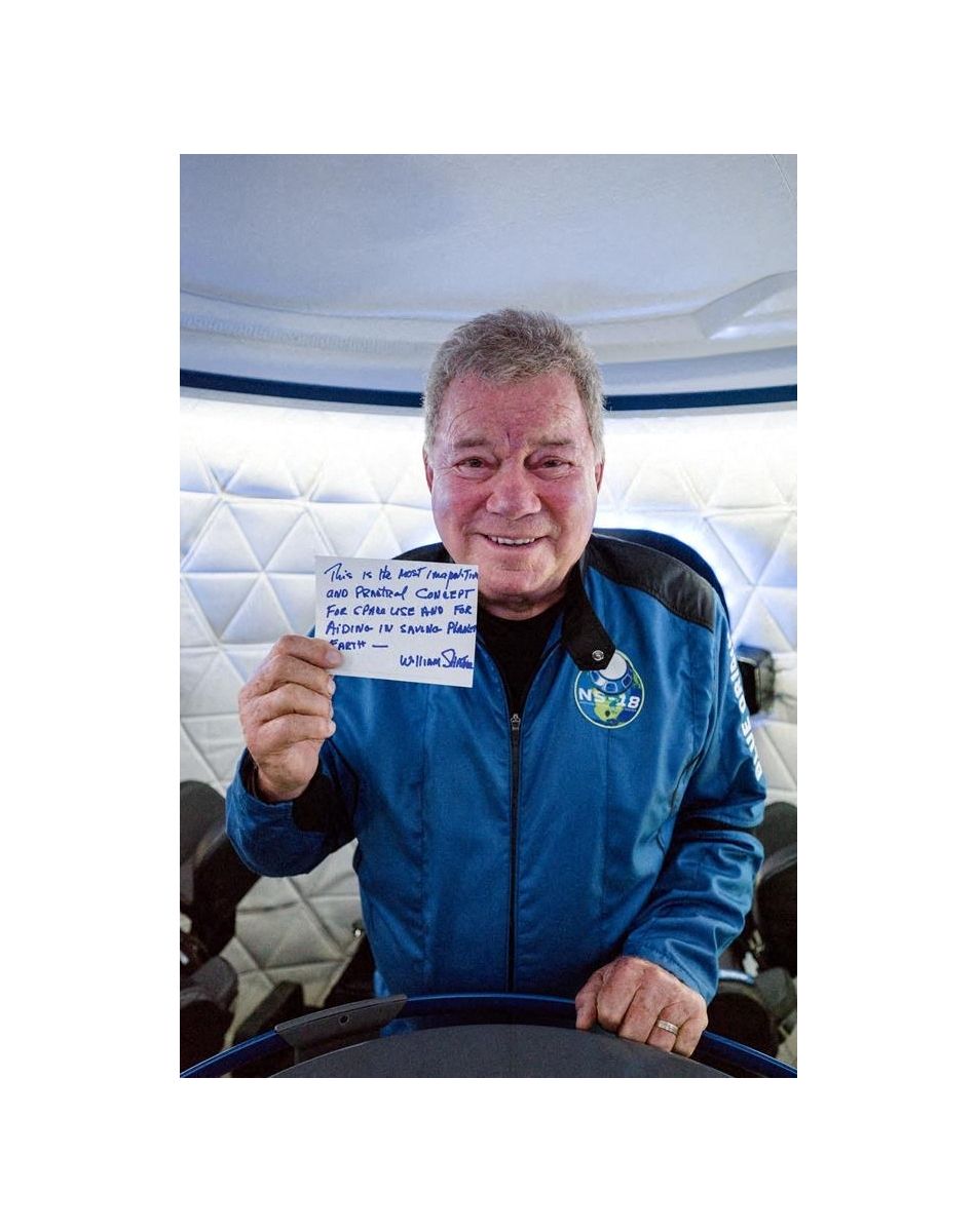 William Shatner embarquera à bord de la fusée Blue Origin pour un vol suborbital depuis le Texas. Celui qui incarna le capitaine Kirk dans la série "Star Trek" sera le plus âgé à voler dans l'espace à 90 ans, aux côtés de Chris Boshuizen, Audrey Powers et Glen de Vries.