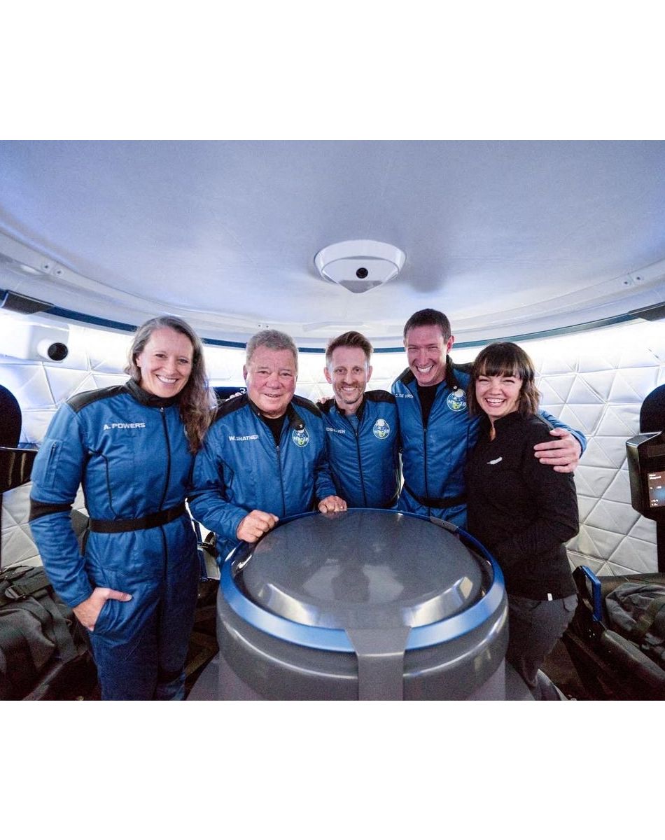 William Shatner, Audrey Powers, Chris Boshuizen et Glen de Vries - William Shatner embarquera à bord de la fusée Blue Origin pour un vol suborbital depuis le Texas. Celui qui incarna le capitaine Kirk dans la série "Star Trek" sera le plus âgé à voler dans l'espace à 90 ans, aux côtés de Chris Boshuizen, Audrey Powers et Glen de Vries.