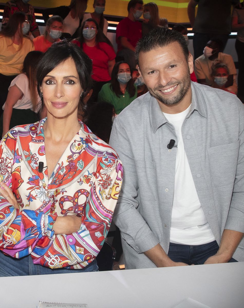 Exclusif - Guillaume Genton, Géraldine Maillet, Raymond Aabou sur le plateau de l'émission TPMP (Touche pas à mon poste) diffusée en direct le 27 septembre 2021 sur C8. © Jack Tribeca / Bestimage