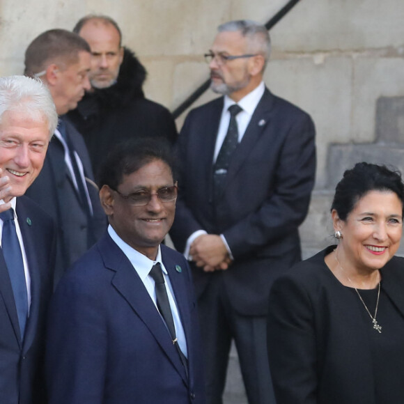 Bill Clinton - Arrivées en l'église Saint-Sulpice pour les obsèques de l'ancien président de la République Jacques Chirac à Paris. Un service solennel sera présidé par le président de la République. Le 30 septembre 2019