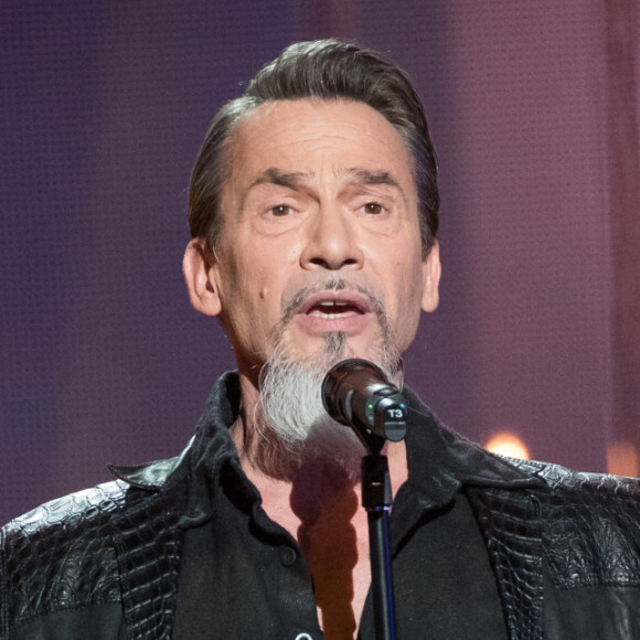 Exclusif - Florent Pagny (ici photograhié à l'enregistrement de l'émission "Rendez vous avec Julien Clerc" au Théâtre du Châtelet à Paris) est papa de deux enfants amoureux. Son fils aîné Inca est en couple avec une superbe brune. © Cyril Moreau / Bestimage 