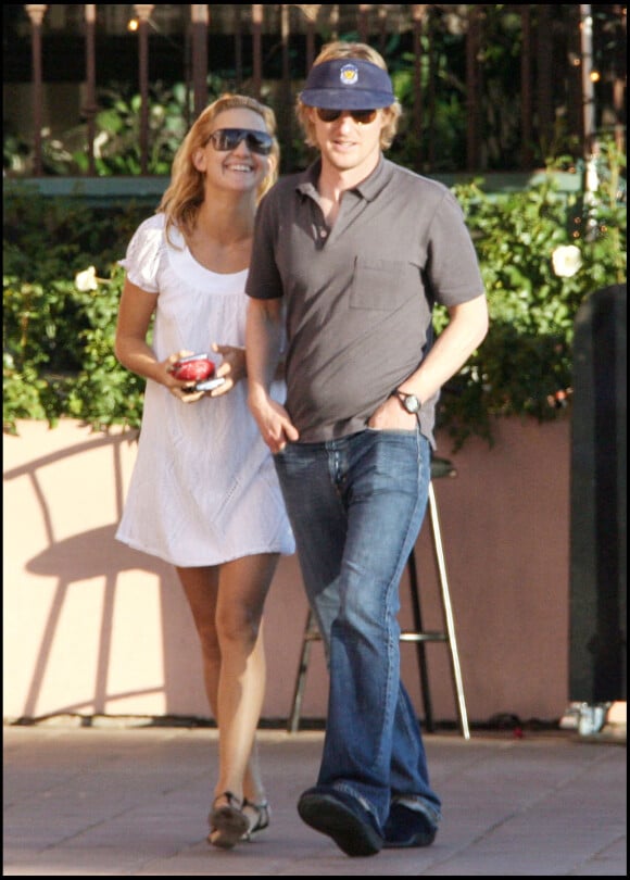 Kate Hudson et Owen Wilson se donnent rendez-vous dans un restaurant de Santa Monica.